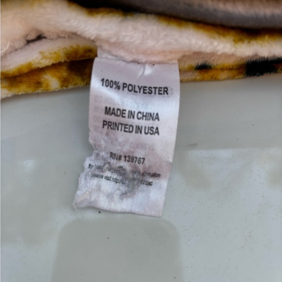 Cheer Athletics Black White Gold Blanket Super Soft CA Plano🐝 - Picture 4 of 5